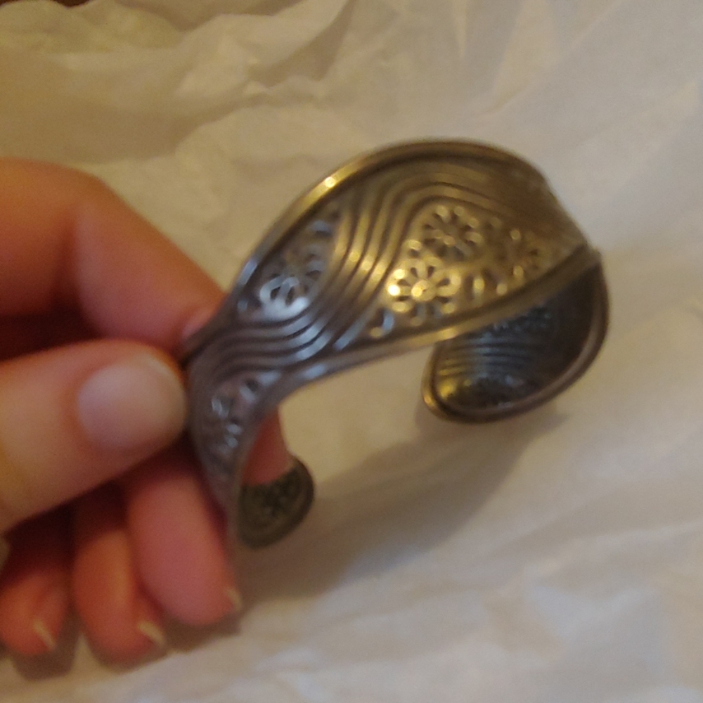 Metal bracelet